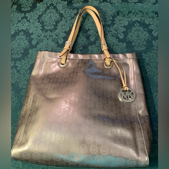 Like New Michael Kors Tote Handbag - Picture 4 of 15